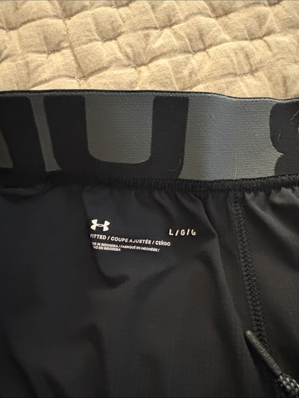 Under Armour Men’s Black Athletic Training Shorts - Picture 3 of 4
